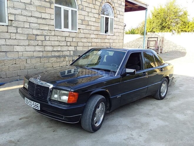 Mercedes 190 1990, 299,000 km - 2.3 л - Ucar