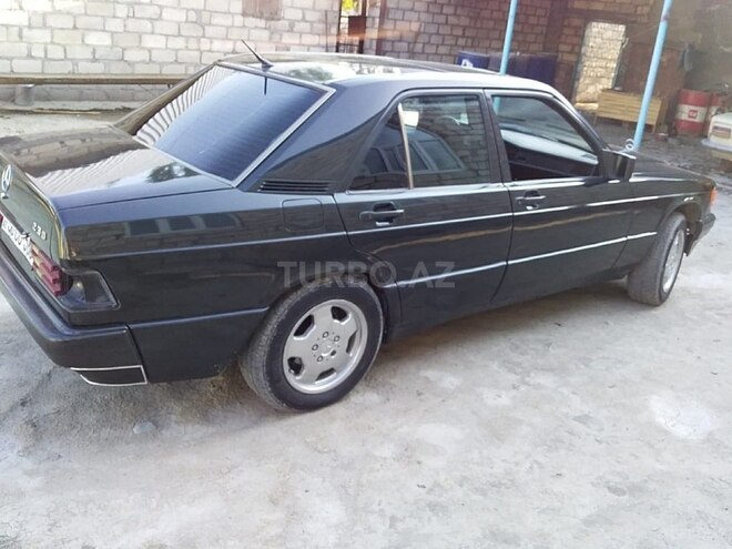 Mercedes 190 1990, 299,000 km - 2.3 л - Ucar