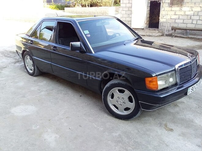 Mercedes 190 1990, 299,000 km - 2.3 л - Ucar