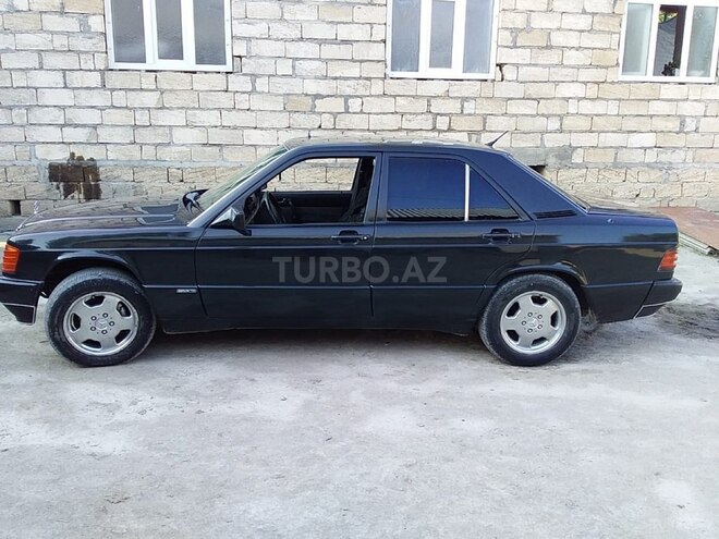 Mercedes 190 1990, 299,000 km - 2.3 л - Ucar