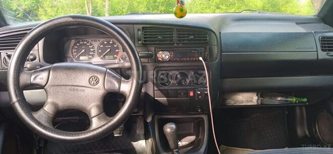 Volkswagen Golf 1995, 218,317 km - 1.8 l - Zaqatala