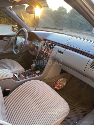 Mercedes E 240 2000, 213,000 km - 2.4 l - Bakı