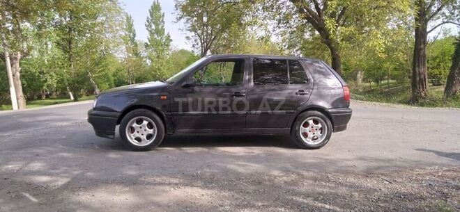 Volkswagen Golf 1995, 218,317 km - 1.8 l - Zaqatala