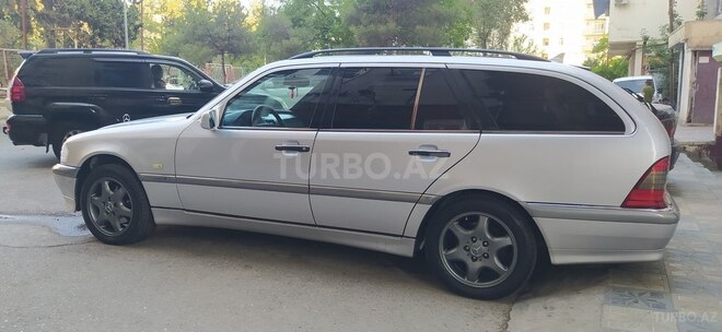 Mercedes C 200 2000, 331,655 km - 2.0 l - Bakı