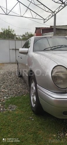 Mercedes E 230 1997, 320,000 km - 2.3 l - Beyləqan