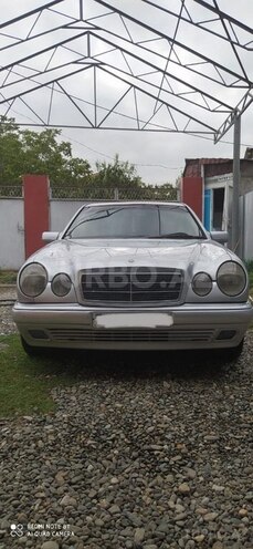 Mercedes E 230 1997, 320,000 km - 2.3 l - Beyləqan