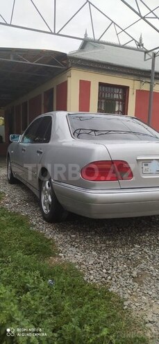 Mercedes E 230 1997, 320,000 km - 2.3 l - Beyləqan
