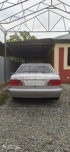 Mercedes E 230 1997, 320,000 km - 2.3 l - Beyləqan