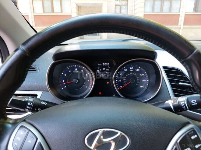 Hyundai Elantra 2015, 108,221 km - 1.8 л - Naftalan