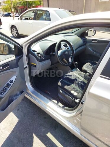 Hyundai Accent 2015, 153,000 km - 1.6 л - Bakı