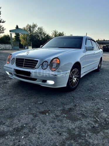 Mercedes E 220 2000, 450,000 km - 2.2 l - Ucar