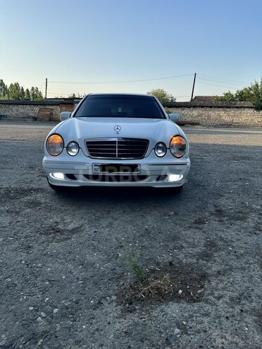 Mercedes E 220 2000, 450,000 km - 2.2 l - Ucar
