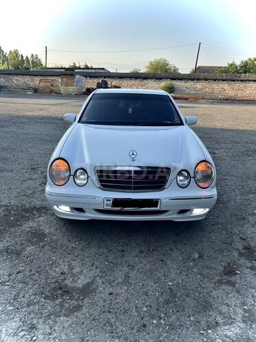Mercedes E 220 2000, 450,000 km - 2.2 l - Ucar