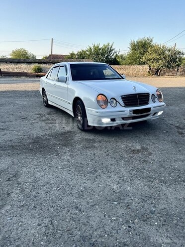 Mercedes E 220 2000, 450,000 km - 2.2 l - Ucar