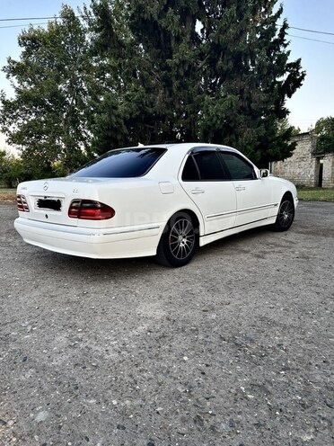 Mercedes E 220 2000, 450,000 km - 2.2 l - Ucar