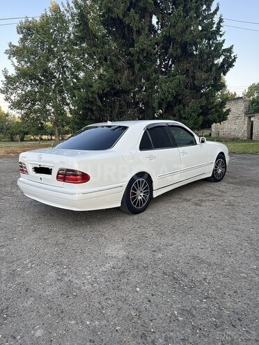 Mercedes E 220 2000, 450,000 km - 2.2 l - Ucar