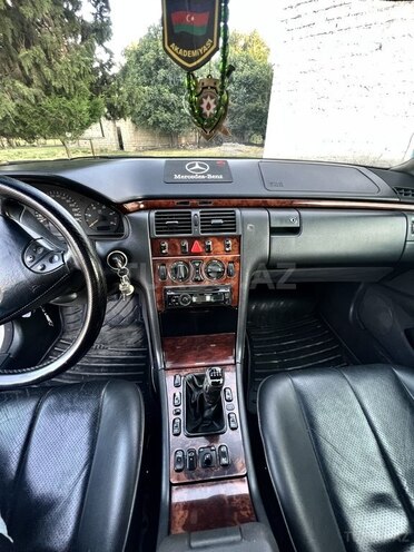 Mercedes E 220 2000, 450,000 km - 2.2 l - Ucar