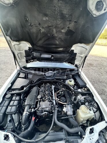 Mercedes E 220 2000, 450,000 km - 2.2 l - Ucar