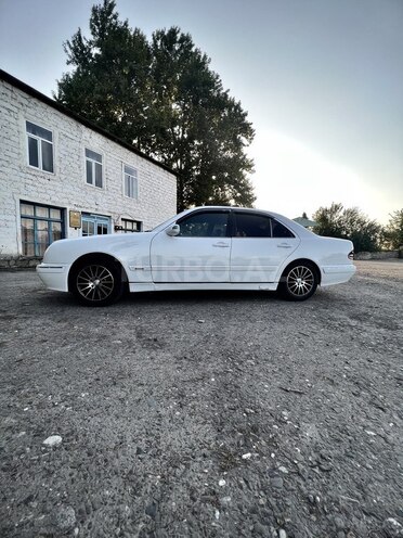 Mercedes E 220 2000, 450,000 km - 2.2 l - Ucar