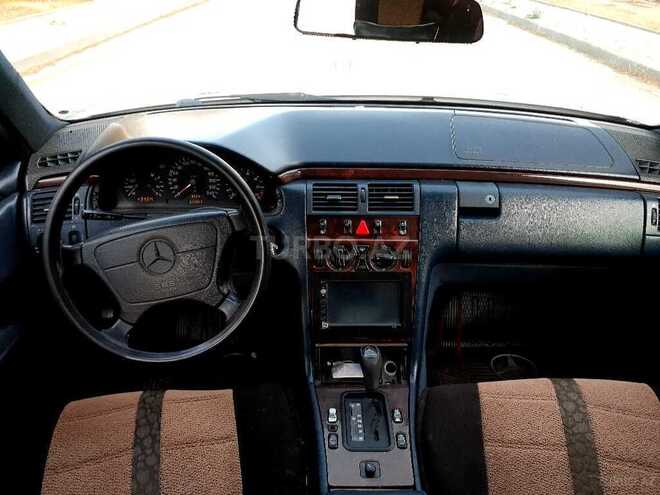 Mercedes E 230 1996, 379,000 km - 2.3 l - Sumqayıt