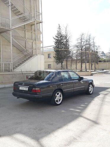 Mercedes E 220 1995, 600,000 km - 2.2 l - Bakı