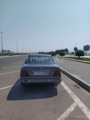 Mercedes E 220 1994, 502,205 km - 2.2 l - Bakı