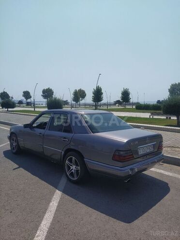 Mercedes E 220 1994, 502,205 km - 2.2 l - Bakı