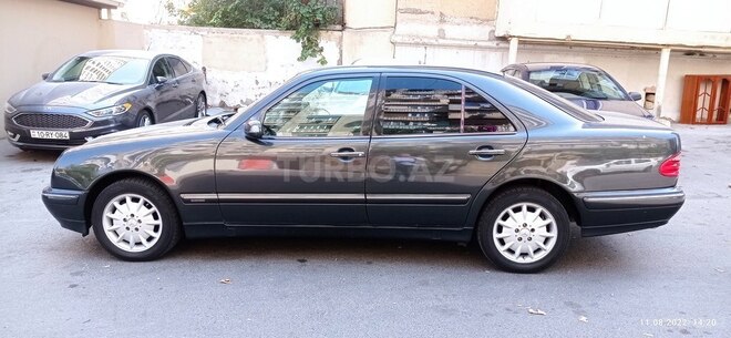 Mercedes E 270 1999, 399,000 km - 2.7 l - Bakı