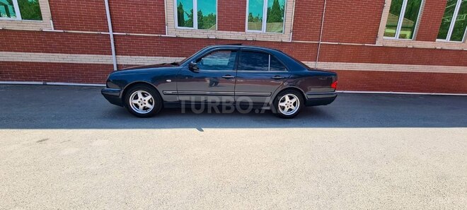 Mercedes E 230 1996, 399,000 km - 2.3 l - Bakı