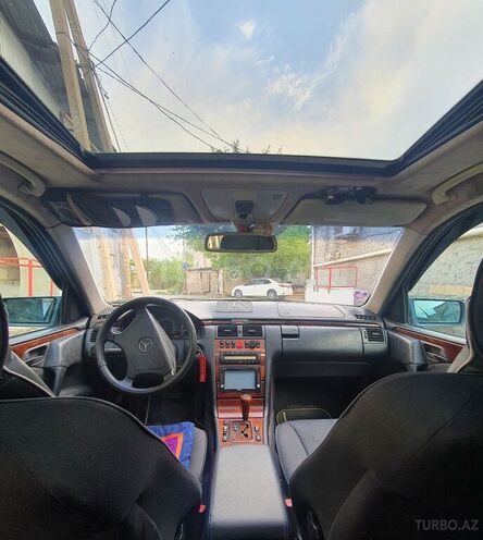 Mercedes E 240 1998, 470,000 km - 2.4 l - Bərdə