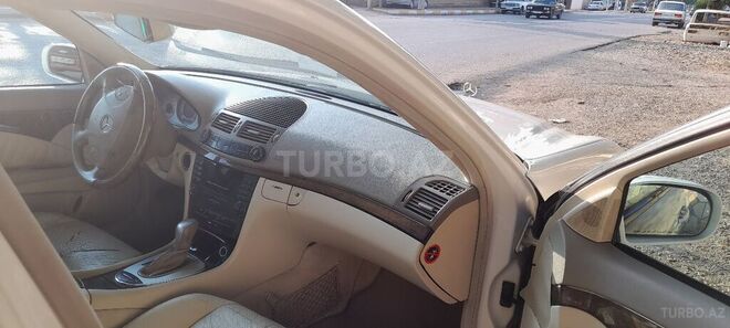 Mercedes E 240 2004, 249,000 km - 2.6 l - Tovuz