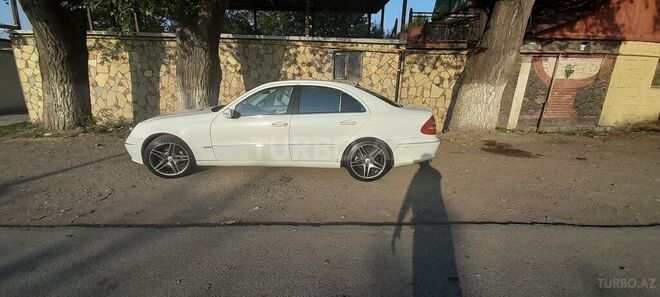 Mercedes E 240 2004, 249,000 km - 2.6 l - Tovuz