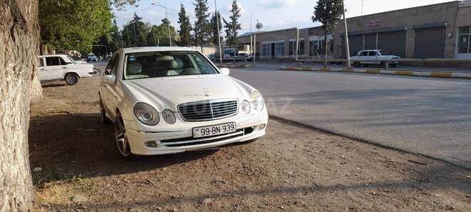 Mercedes E 240 2004, 249,000 km - 2.6 l - Tovuz