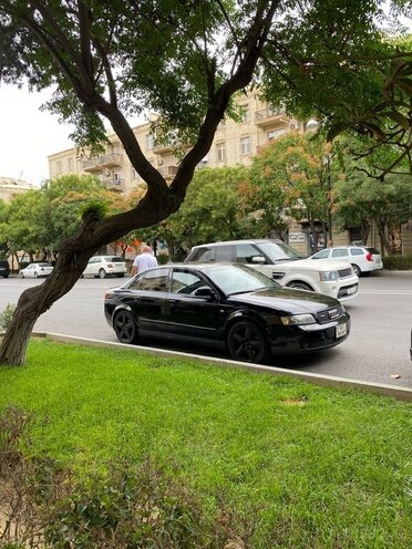 Audi A4 2002, 300,000 km - 2.0 l - Bakı