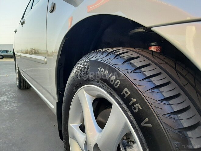 Toyota Corolla 2006, 178,000 km - 1.4 l - Bakı