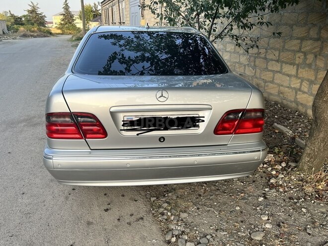 Mercedes E 320 2002, 282,000 km - 3.2 l - Quba