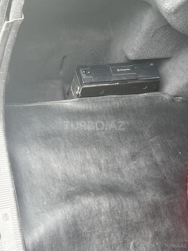 Mercedes E 320 2002, 282,000 km - 3.2 l - Quba