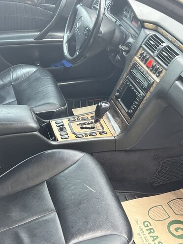 Mercedes E 320 2002, 282,000 km - 3.2 l - Quba