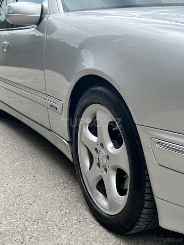 Mercedes E 320 2002, 282,000 km - 3.2 l - Quba