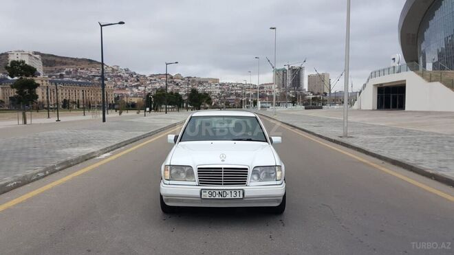 Mercedes E 220 1994, 453,000 km - 2.2 l - Bakı