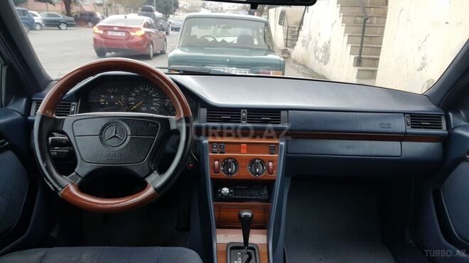 Mercedes E 220 1994, 453,000 km - 2.2 l - Bakı