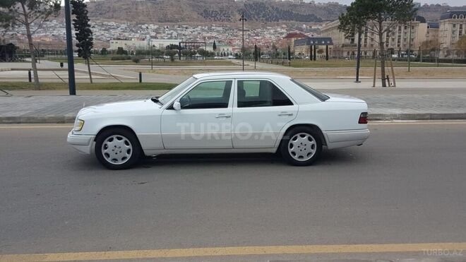 Mercedes E 220 1994, 453,000 km - 2.2 l - Bakı