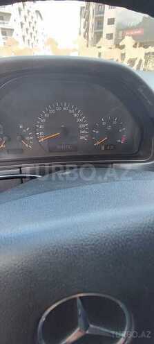 Mercedes E 270 2000, 300,582 km - 2.7 л - Bakı