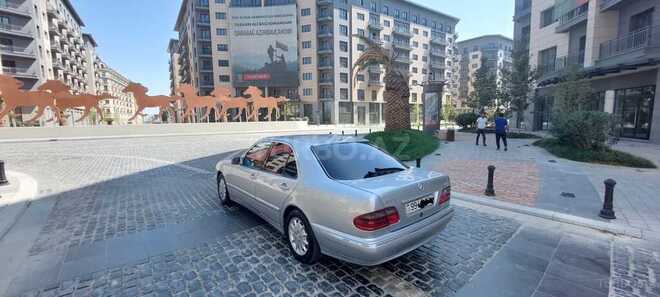 Mercedes E 270 2000, 300,582 km - 2.7 л - Bakı