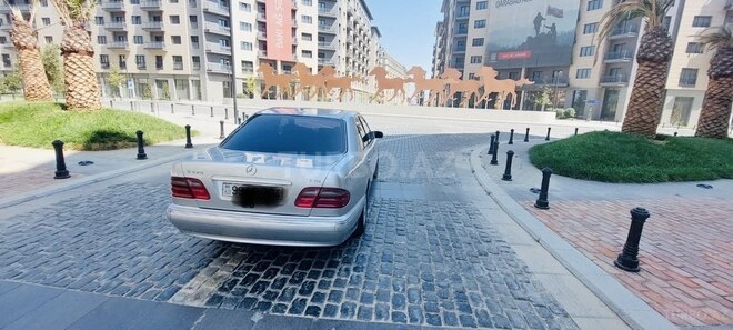Mercedes E 270 2000, 300,582 km - 2.7 л - Bakı