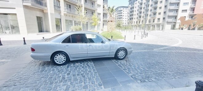 Mercedes E 270 2000, 300,582 km - 2.7 л - Bakı