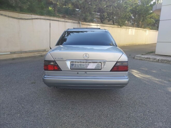 Mercedes E 220 1995, 300,000 km - 2.2 l - Bakı
