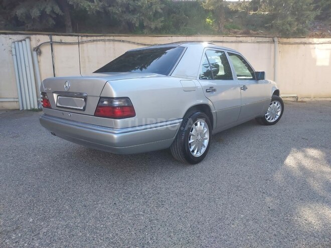 Mercedes E 220 1995, 300,000 km - 2.2 l - Bakı