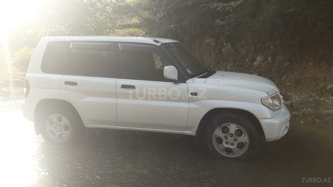 Mitsubishi Pajero io 2002, 214,360 km - 2.0 l - Lerik