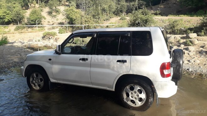 Mitsubishi Pajero io 2002, 214,360 km - 2.0 l - Lerik